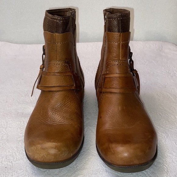Clarks Boots - Picture 2 of 11